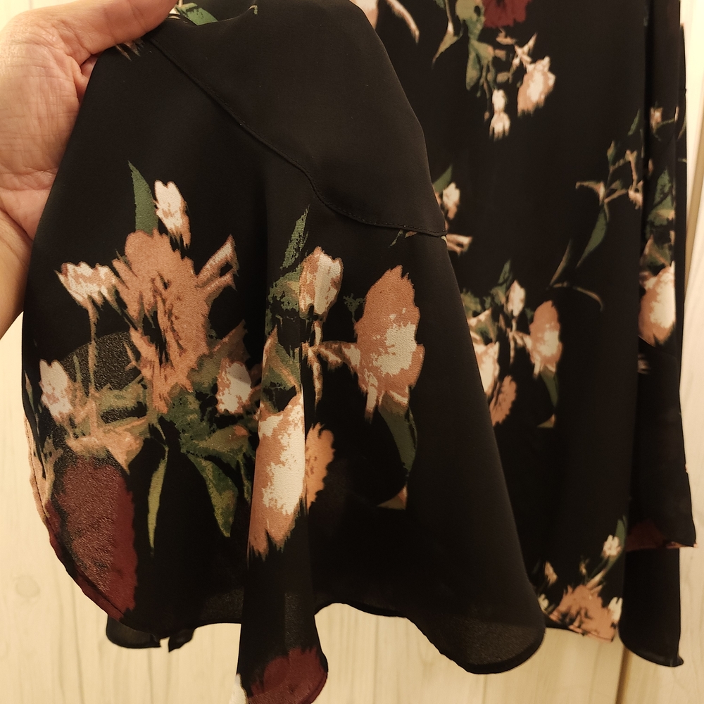 Floral Black Women's Top - Picture 4 of 5